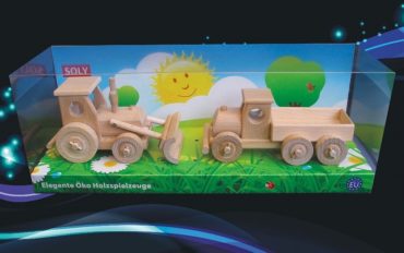 Drevené hračky, traktor s radlicou a nákladné auto