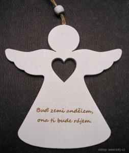 Drevený biely anjel s citátom | anjelik závesná dekorácia