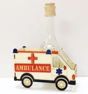 Fľaše sklo na alkohol, sanitka, záchranka, auto, vozidlo
