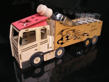 Darček fľaša na alklohol, sklo, kamión, truck, vodič