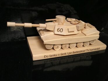 darček k narodeninám vojenský tank