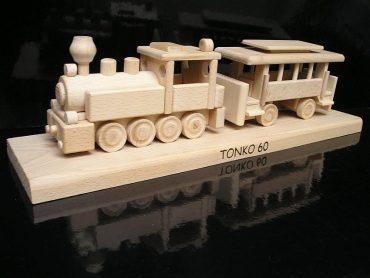 Dreveny model vlak železniciar