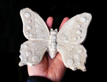 Motýľ kamenina, záhradné dekorácie