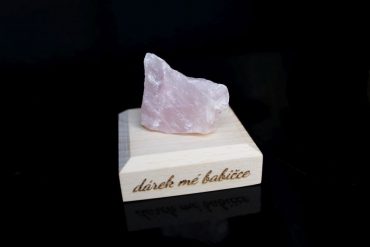 Ruženín kamene pre stastie minerály darčeky z ruženínu